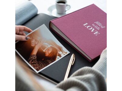 Svadobný album s čiernymi stranami