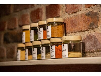 Самоклеючі етикетки