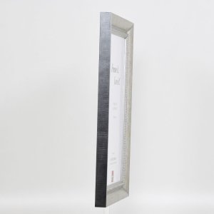 Efektný rám z masívneho dreva profil 28 strieborný 10x15 cm antireflexné sklo