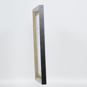 Efektný rám z masívneho dreva profil 28 zlatý 10,5x14,8 cm číre sklo