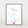 Efektný drevený rám profil 35 hnedý 13x13 cm antireflexné sklo