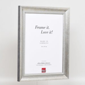 Efektný rám z masívneho dreva profil 28 strieborný 40x60 cm antireflexné sklo