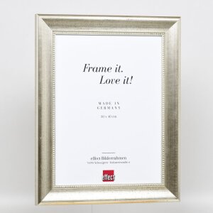 Efektný drevený rám profil 95 strieborný 9x13 cm antireflexné sklo